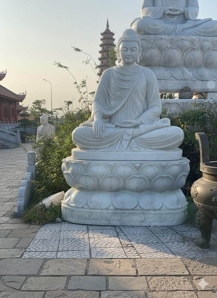 Tượng phật Thích Ca đá trắng nguyên khối